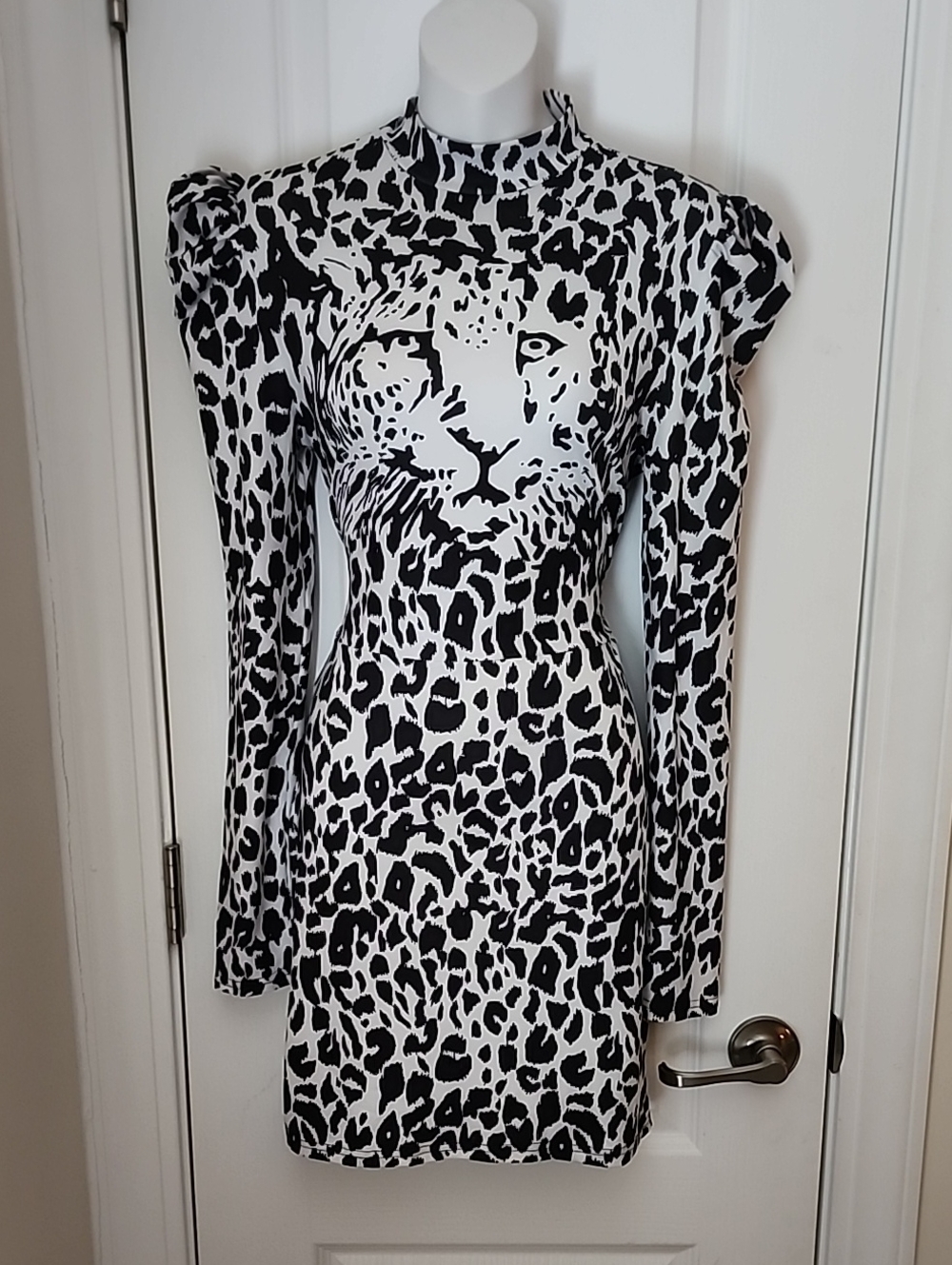 Black & White Leopard Print Long-Sleeve Bodycon Dress